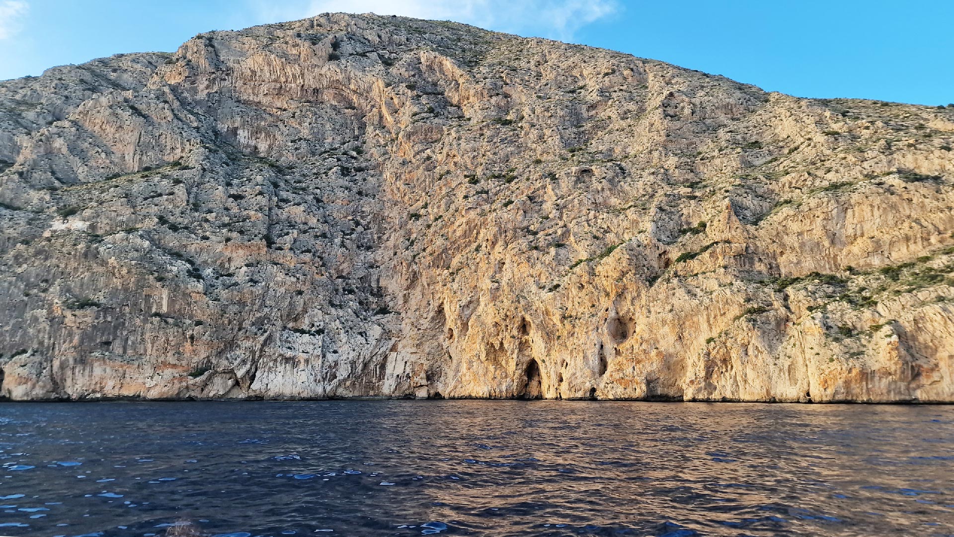 Mascarat coastline seen from the sea
