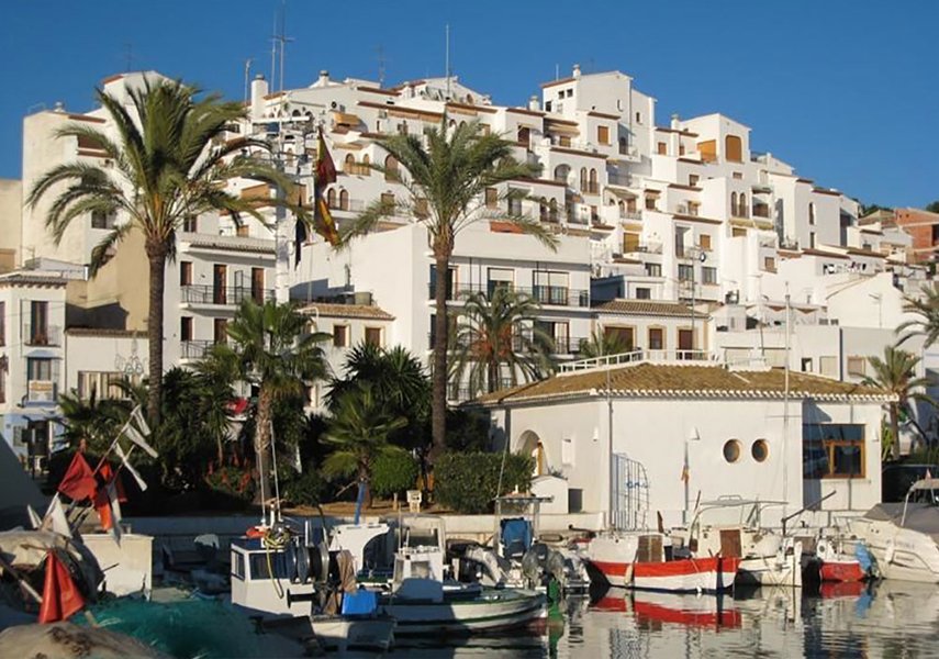 Vista de Benissa desde el puerto